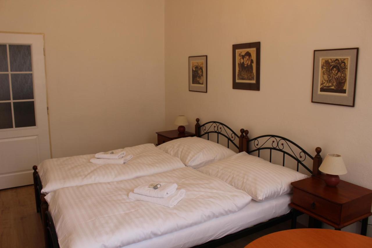 Hotel Cerny Kun 로우니 외부 사진
