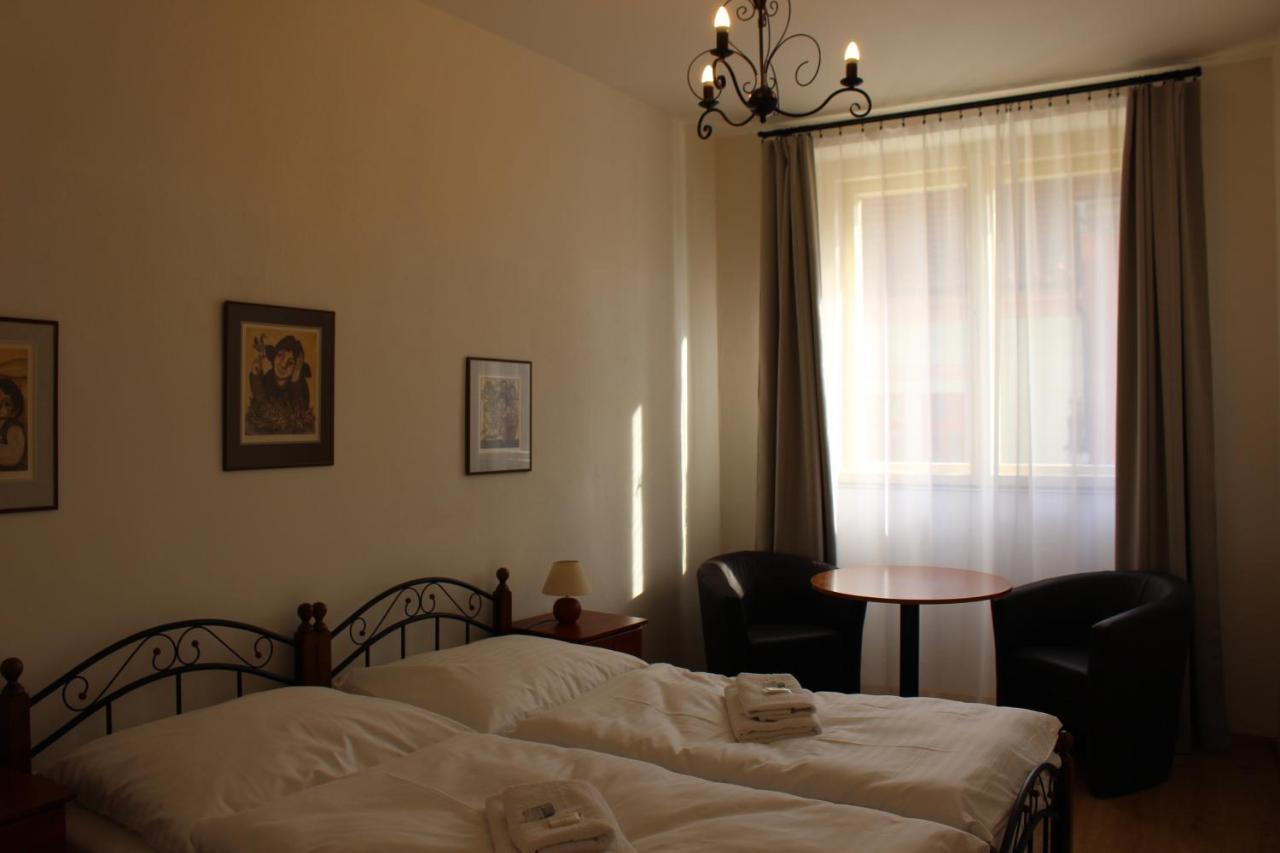 Hotel Cerny Kun 로우니 외부 사진