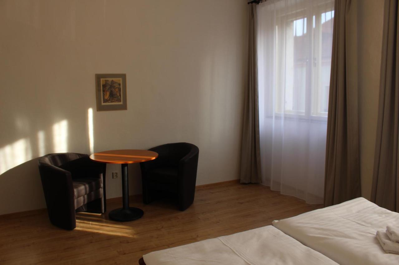 Hotel Cerny Kun 로우니 외부 사진