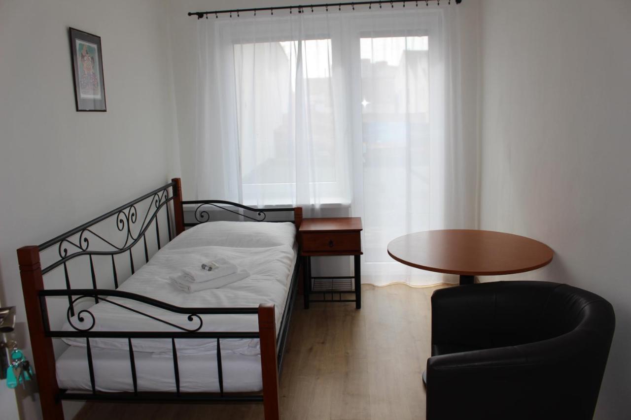 Hotel Cerny Kun 로우니 외부 사진