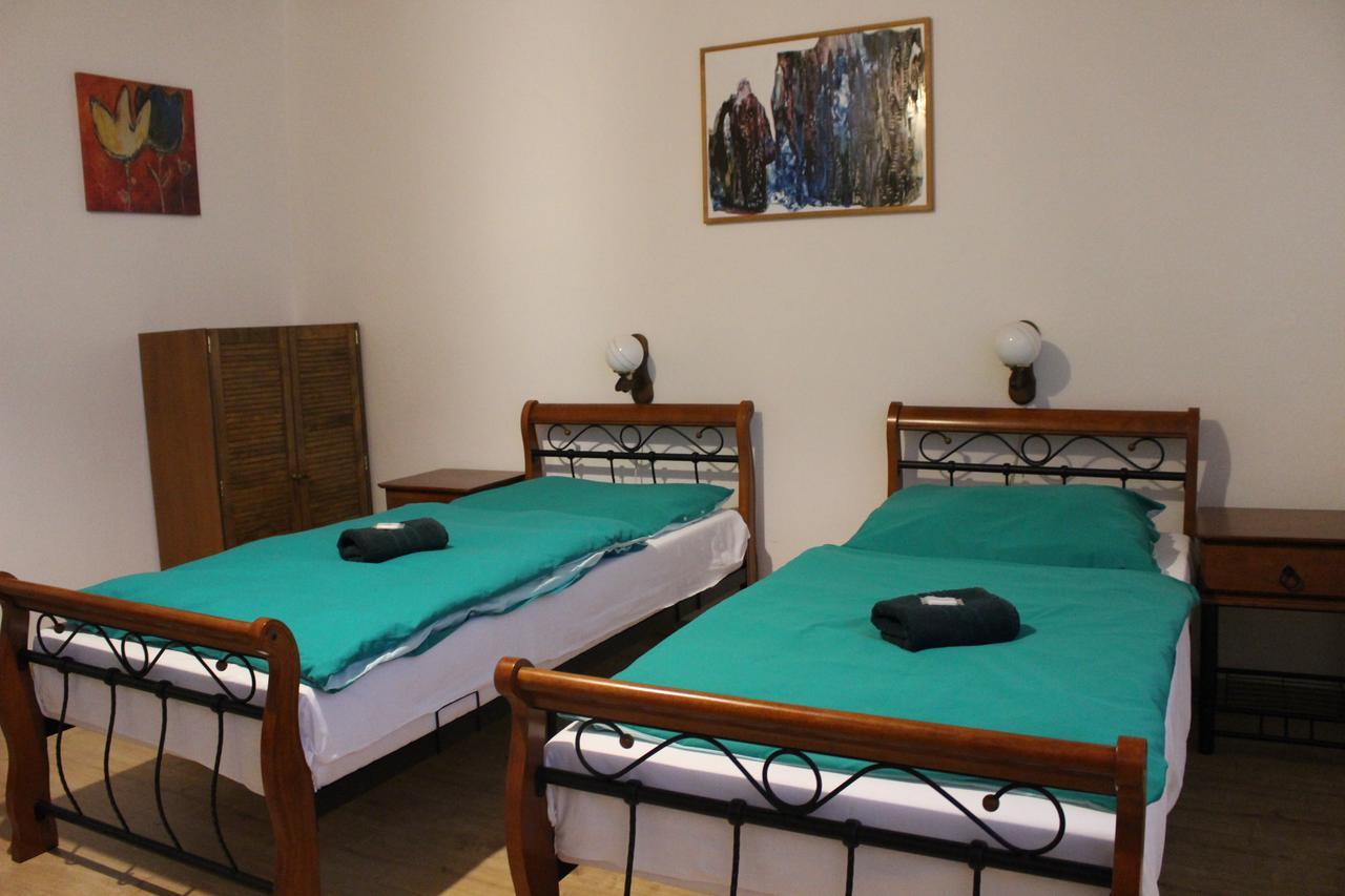 Hotel Cerny Kun 로우니 외부 사진